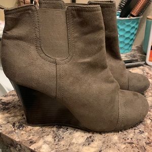 Old Navy Boots 7 Brown Tan Wedge Ankle Bootie